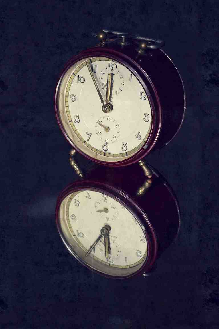 Filtered picture of a vintage alarm clock